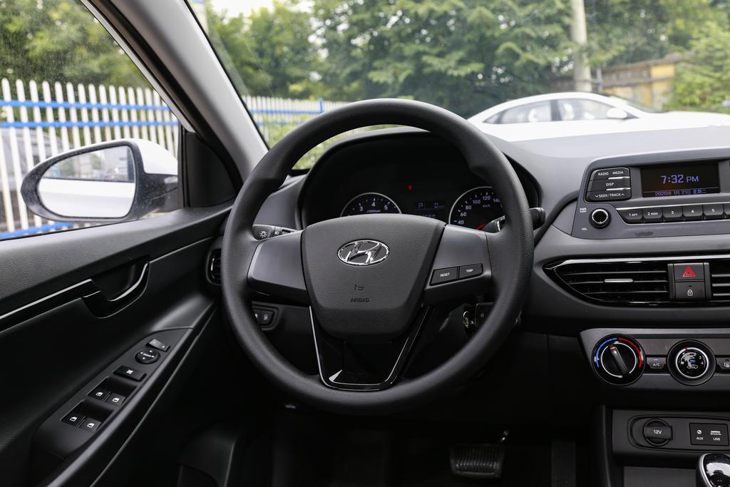 性价比高外观漂亮车,悦动性价比最高的一款