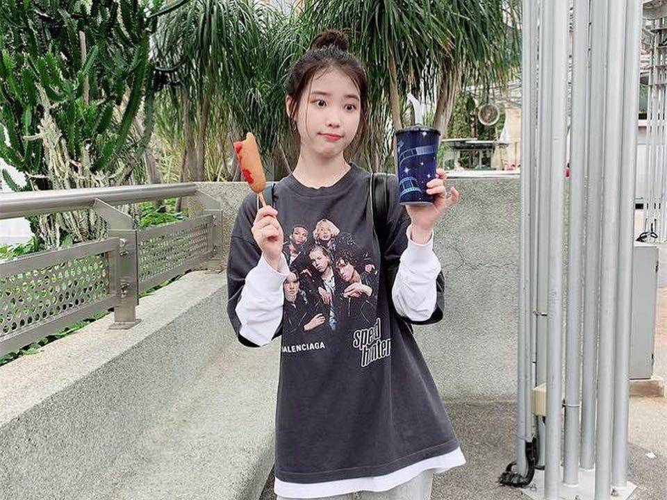 iu晒美照湿发造型出镜,iu回归照片最新