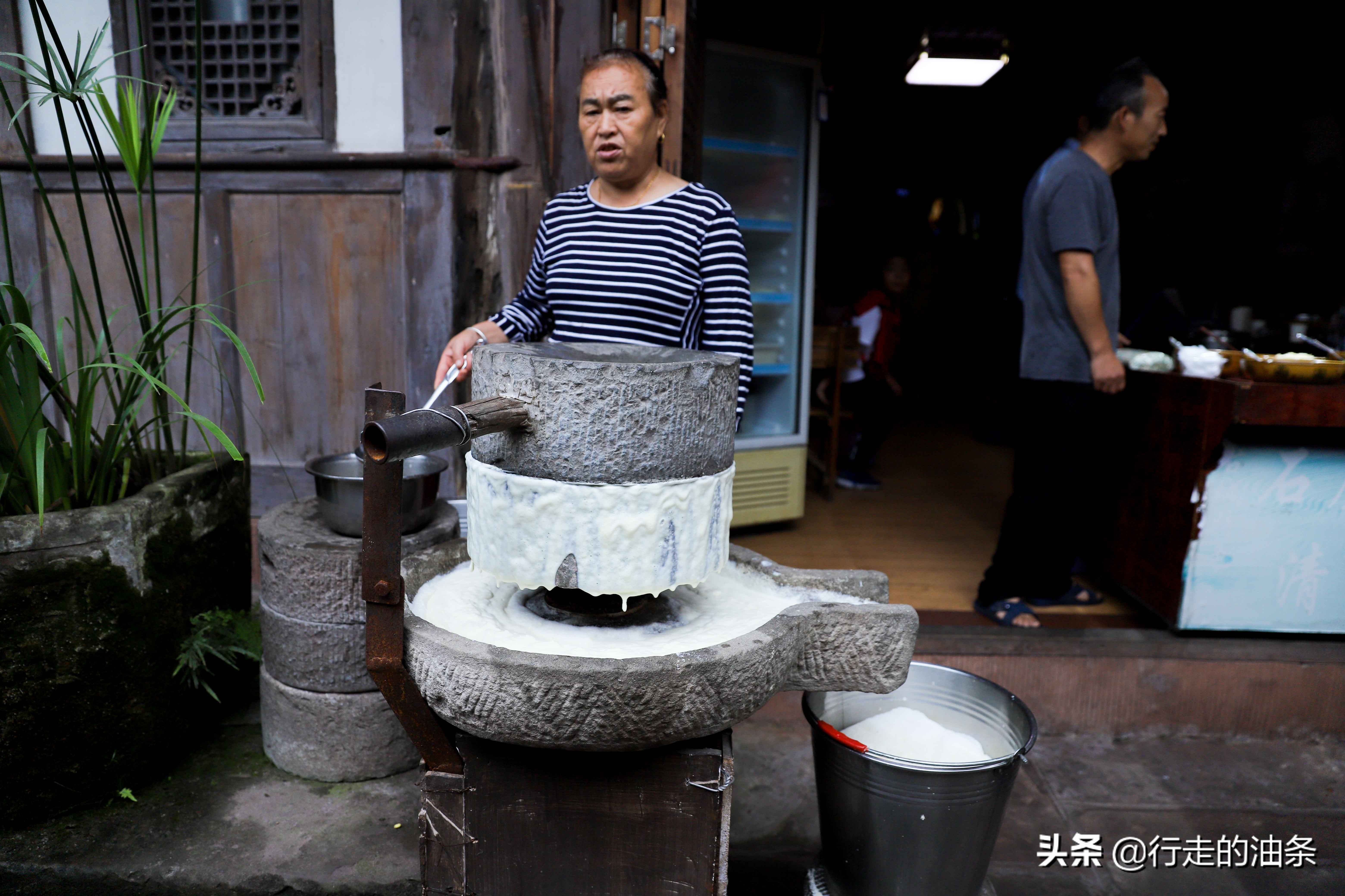 重庆旅游打卡老街磁器口,重庆自驾凤凰古城游记