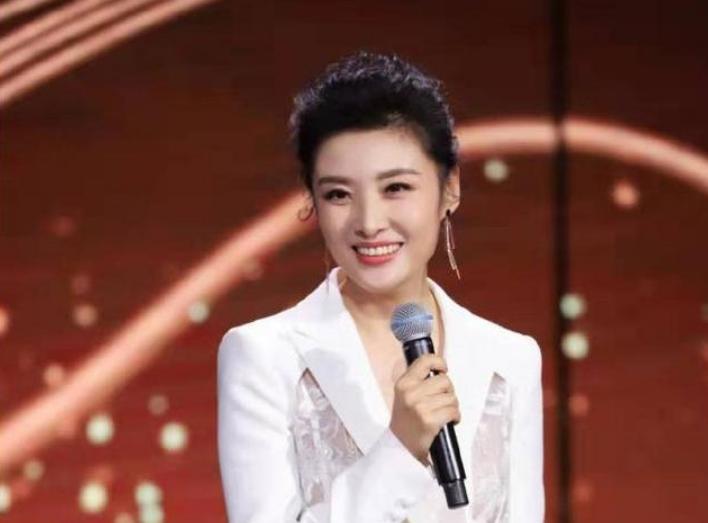 周涛带货翻车现场,红得发紫的央视一姐周涛呢