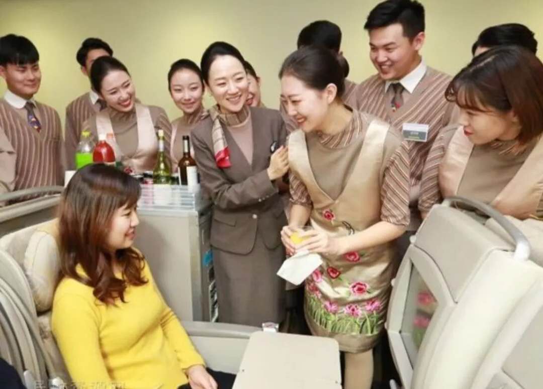 世界航空公司空姐制服,世界航空服