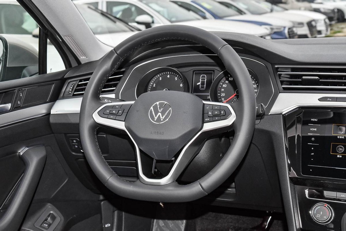 价格差2万选速腾还是轩逸,速腾和迈腾落地价