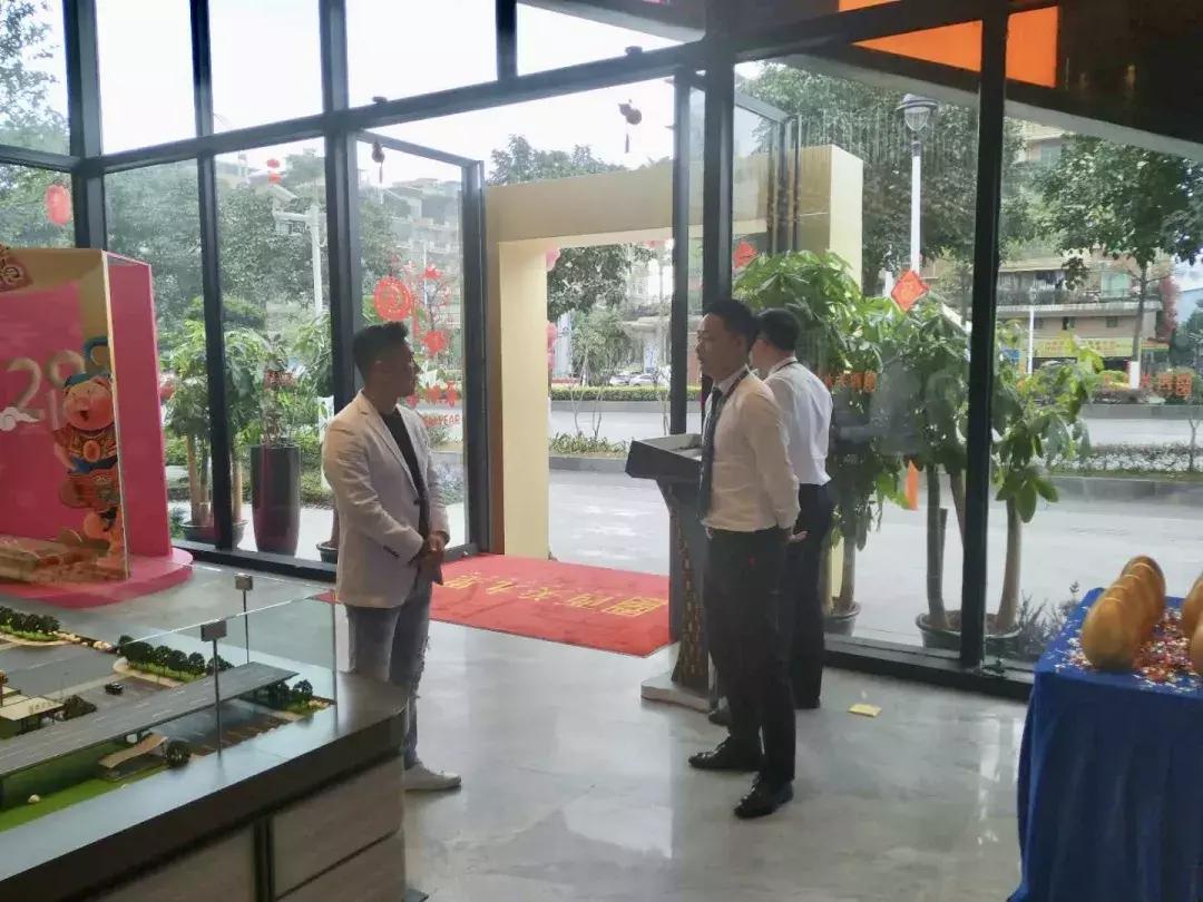 碧桂园关爱一线的员工,碧桂园坚守岗位