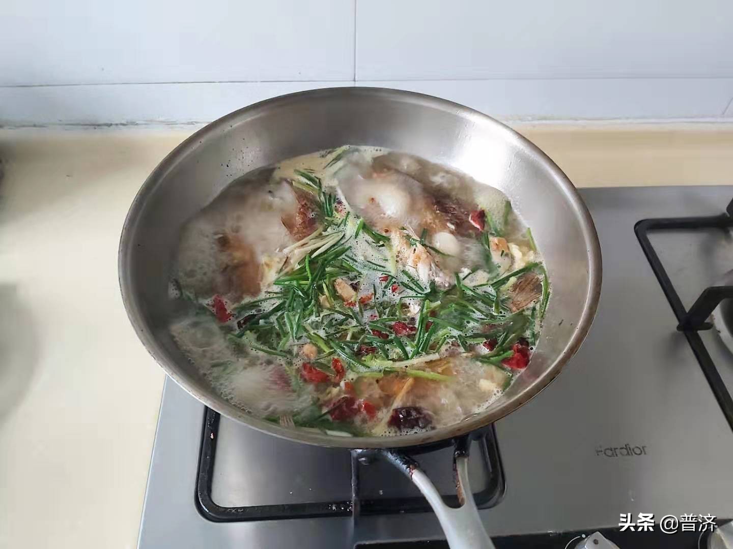 居家厨房挑战视频,鲫鱼处理全过程