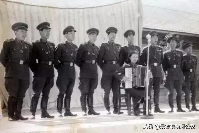 军队文工团礼服服装,文工团演出服