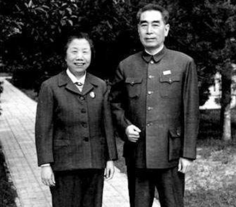 建国后，妇科医生劝*颖超邓**生娃，*颖超邓**思索后，为何说算了吧？