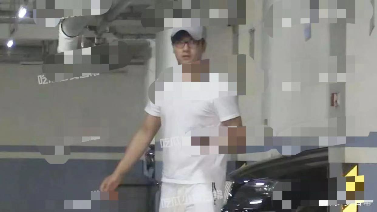 终于不用和别人*绑捆**CP了，吴昕被曝和演员郑凯恋爱，又一起姐弟恋