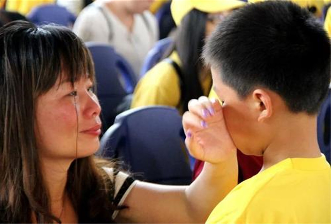 孩子脾气暴躁家长不要以暴制暴,孩子发脾气以暴易暴