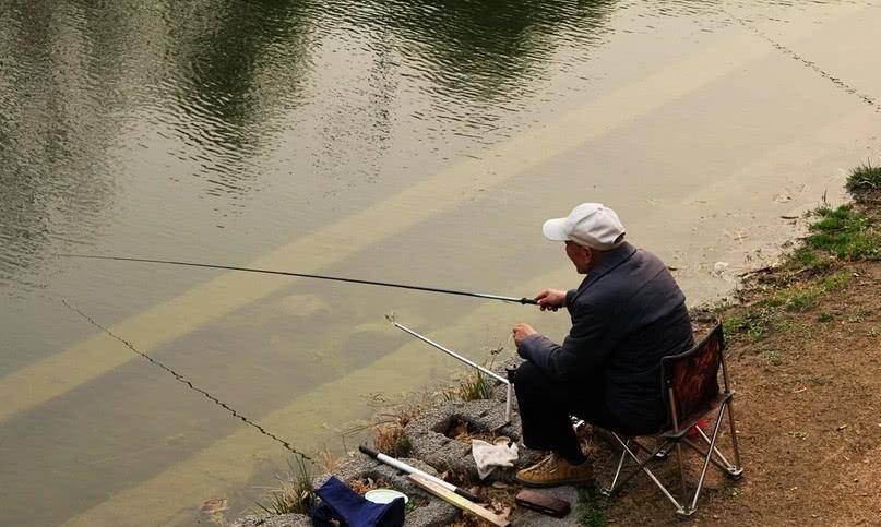 鱼竿是硬的手感好还是软的手感好,鱼竿的软硬程度是怎样决定的
