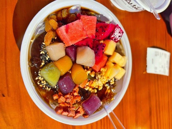 位于昆山中山路的网红夜市，美食数不胜数，那么消费水平如何？