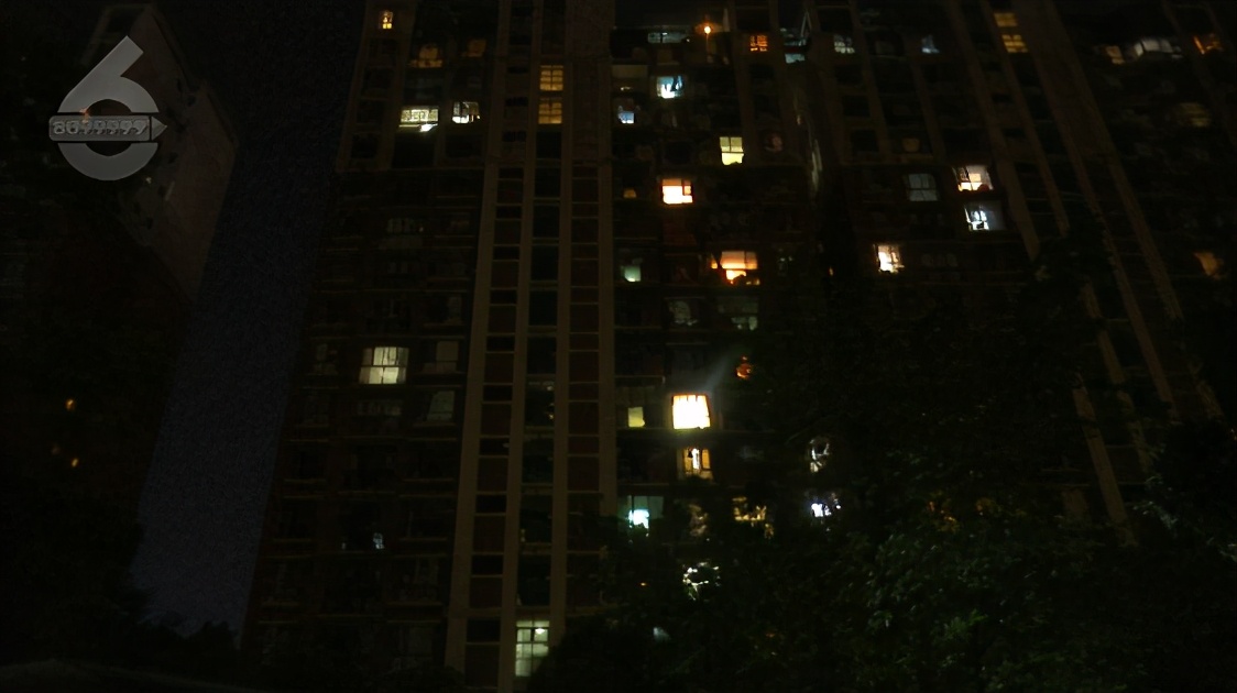 太痛苦了！满地打滚痛苦挣扎口吐白沫后宠物犬死亡昆明一小区接连发生遛狗后狗狗中毒死亡事件