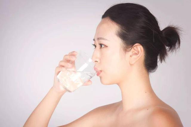 为什么有的人出汗一股腥味,为什么夏天出汗汗味酸臭怎么去除