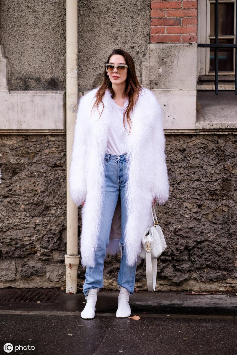 女人穿皮草的时候,女人穿皮草派克服好看吗