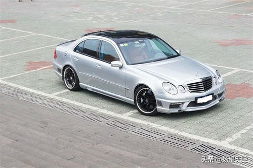 奔驰e280老车整备,2011年奔驰b200车内有异味