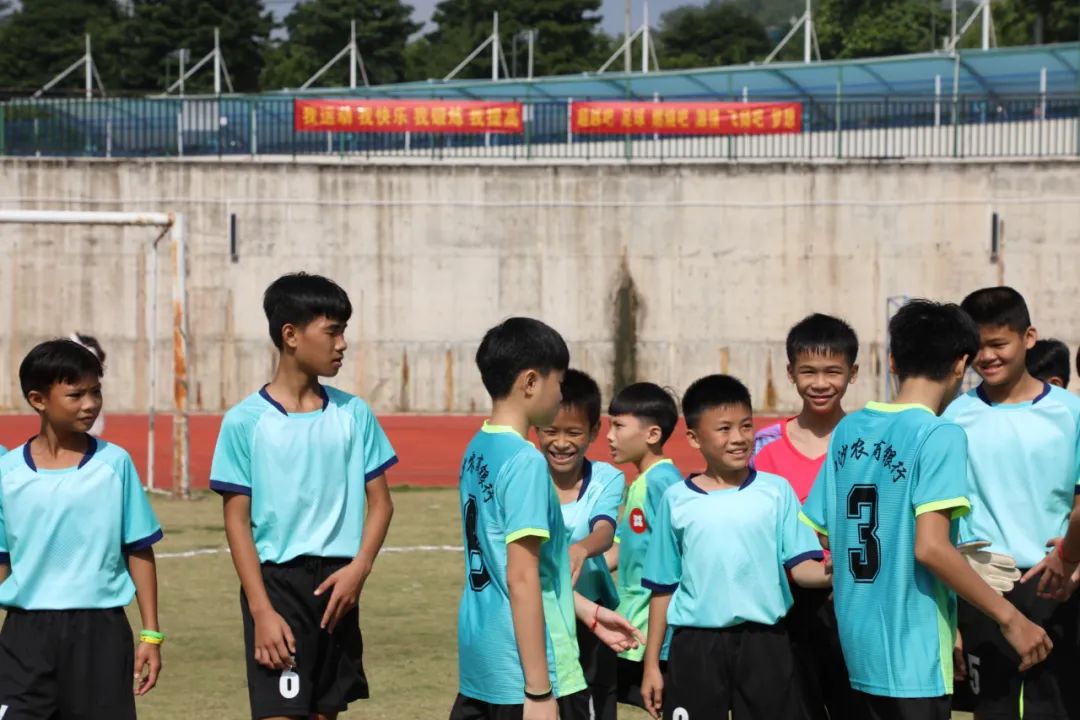 白沙路学校足球比赛,全县中小学生校园足球赛开赛