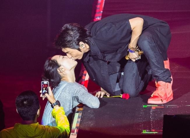 白百何被骂4年她到底冤不冤,一指禅的丑闻