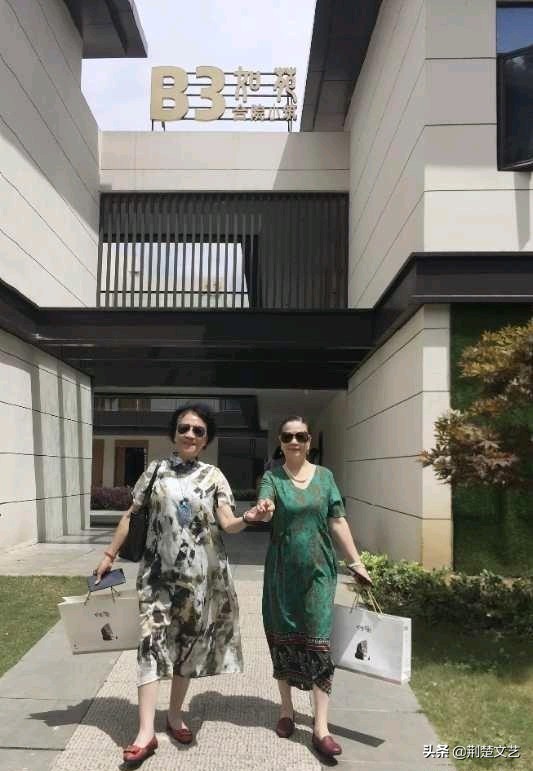 武汉老知青″探访无夏之都″湖北兴山县原野小镇