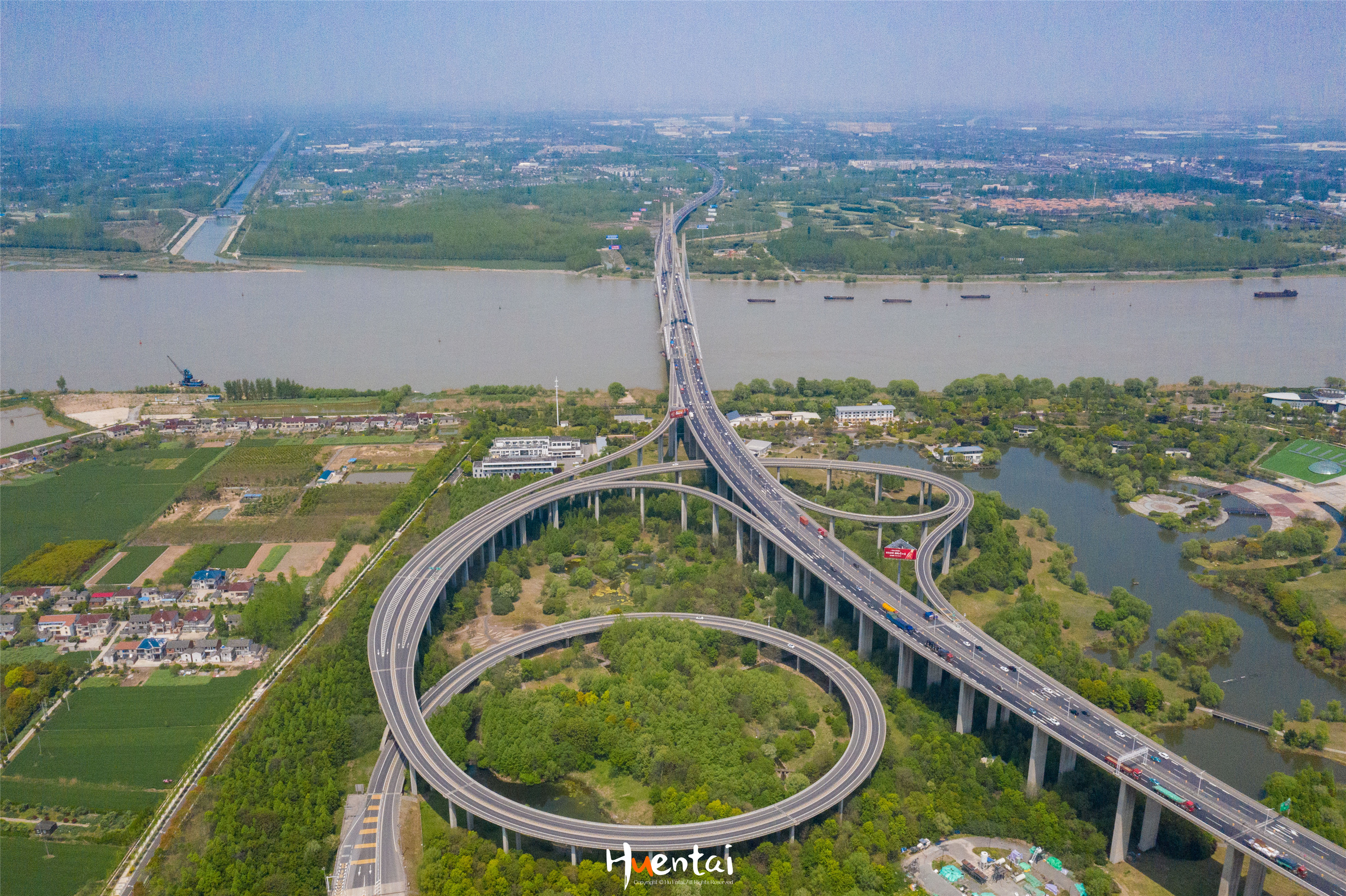 在长江天堑下的茅以升公园，航拍润扬大桥，看扬州镇江两市