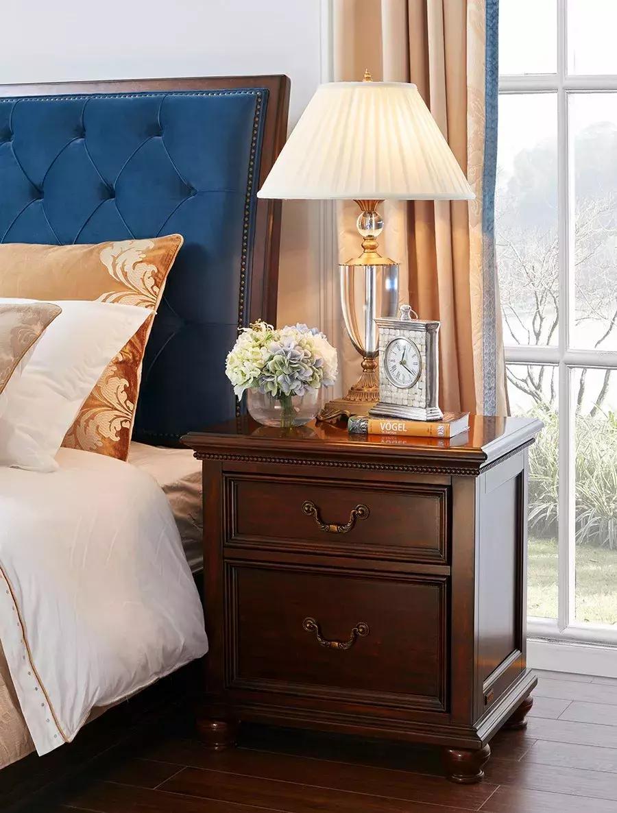床头柜这样搭配卧室真的好美 (美洛铂格床头柜)