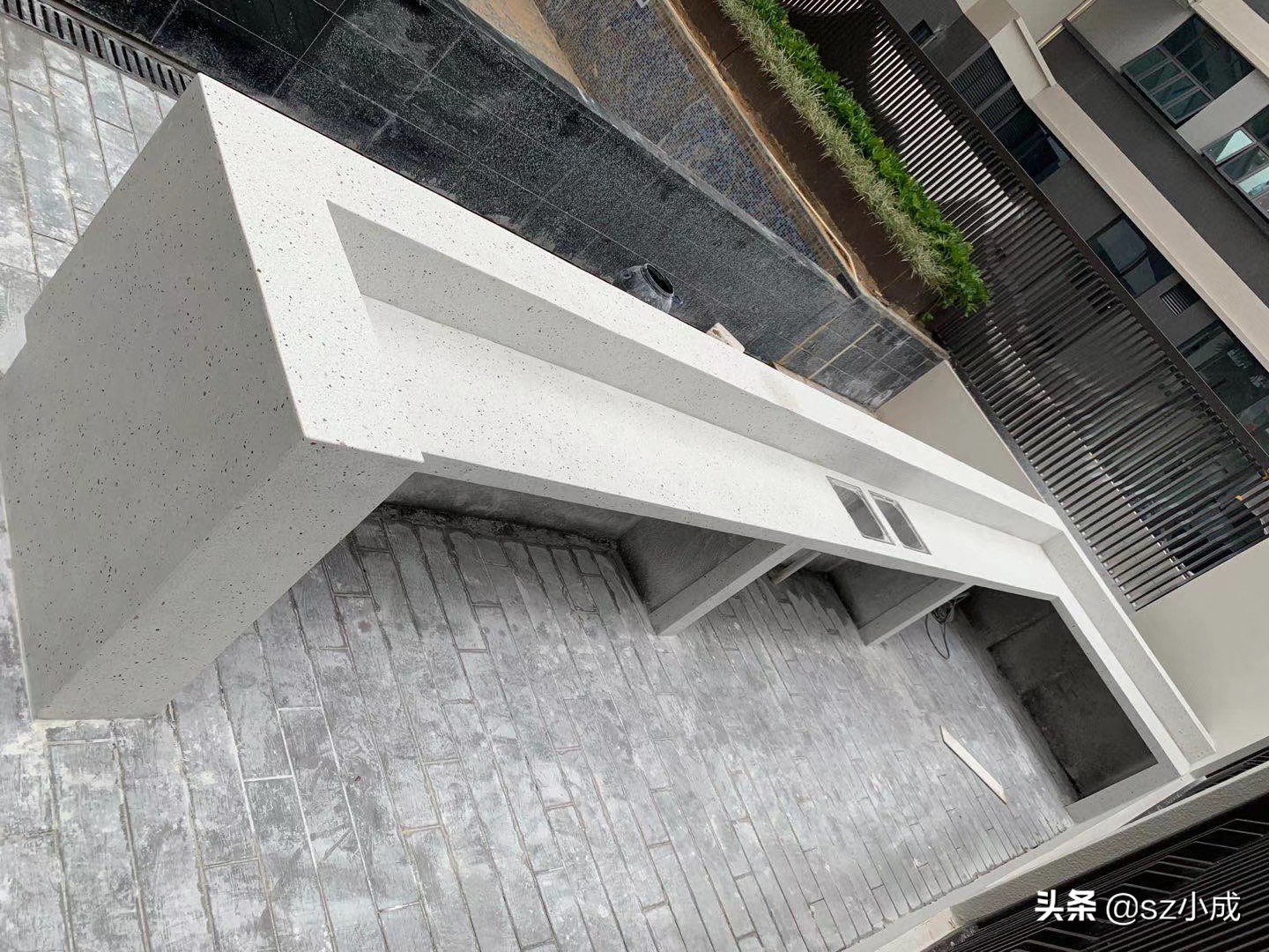 水磨石机打磨混凝土地面,水磨石地坪打磨费用多少