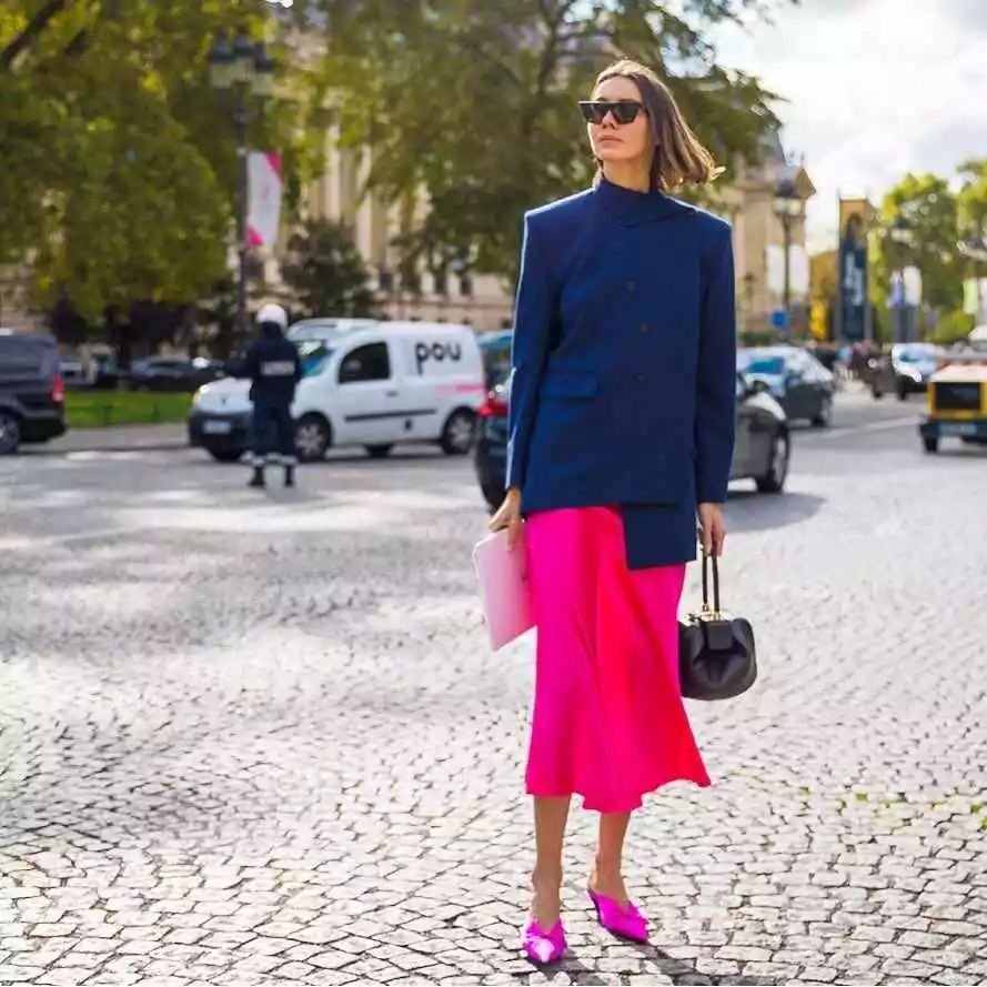 玫红色的高级穿搭,玫红色怎样穿时尚