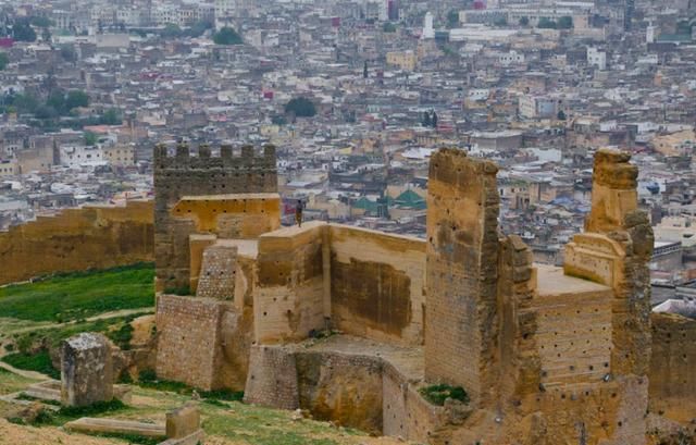 非洲一座千年古城,充斥着一股奇怪的臭味,游客却称这里为天堂