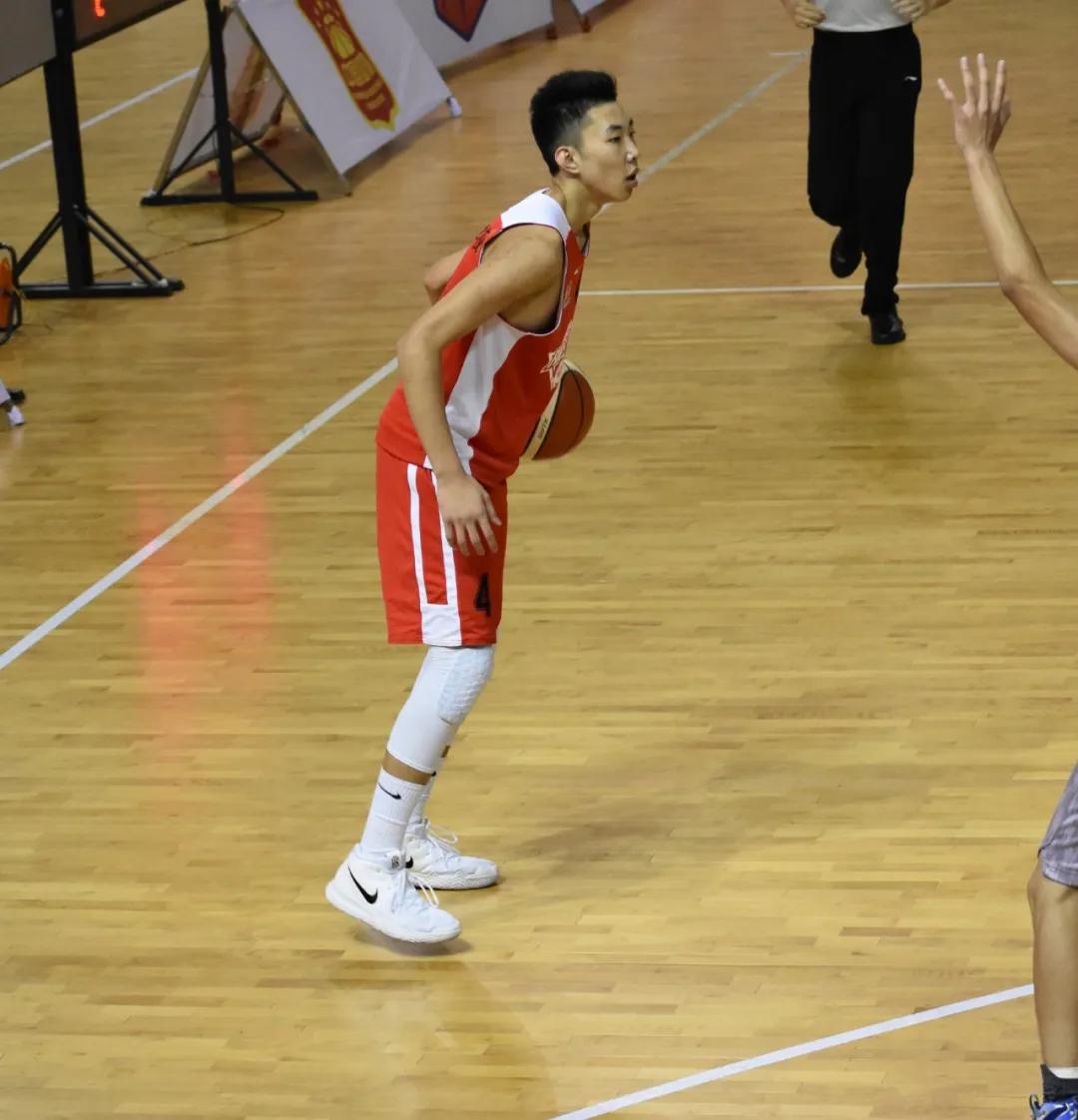 曾凭一己之力单挑法国后防线的人,曾经效力广东东莞cba篮球队的队员