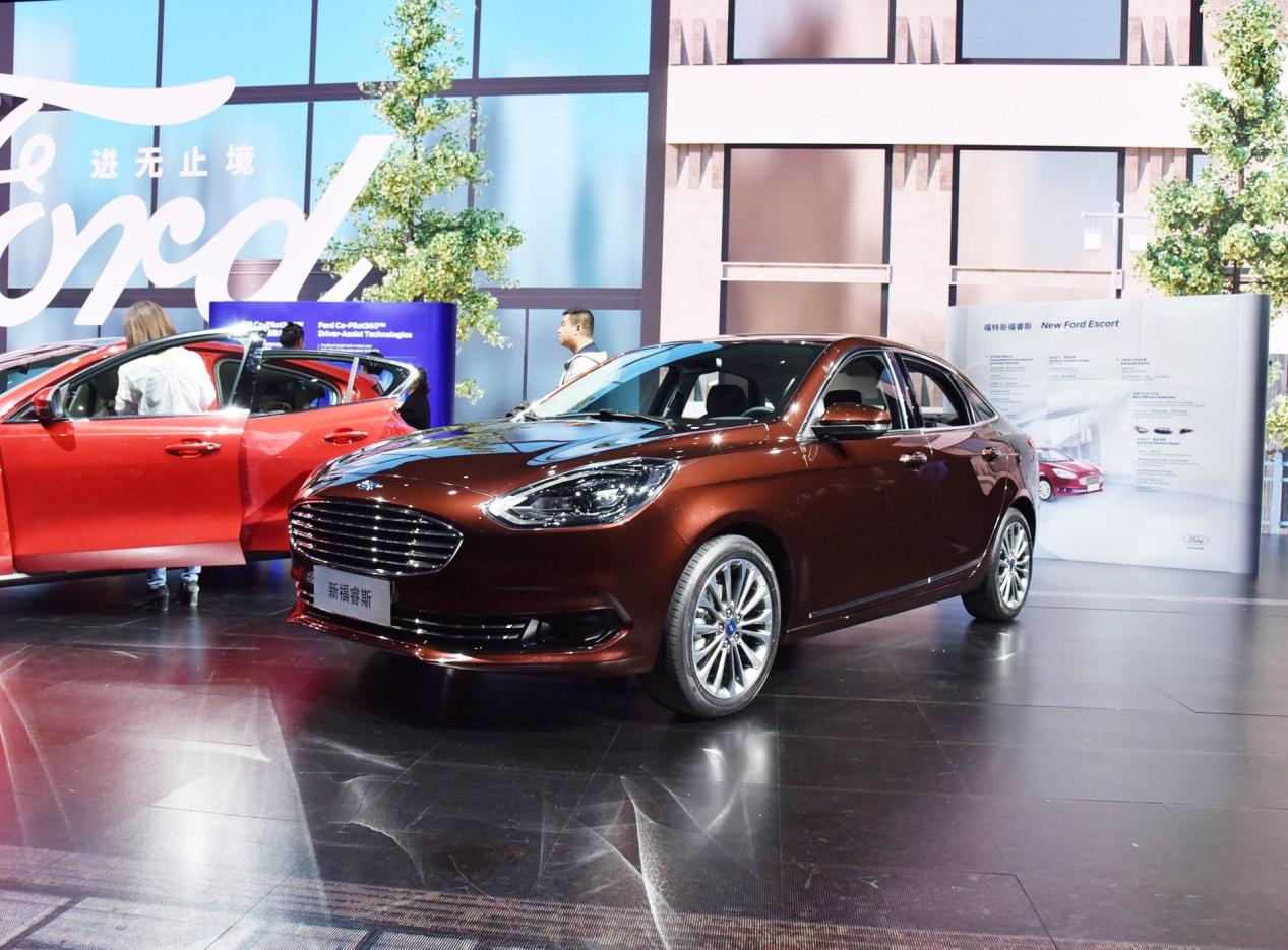 十万级别紧凑级轿车和suv哪个好,帝豪gl2017顶配款优势