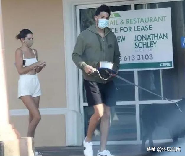 詹娜对布克最近表现,布克被虐惨了