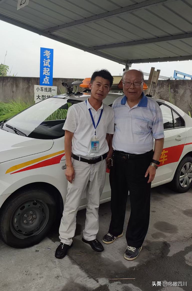 厉害了，广安一90岁高龄老人轻松在平安驾校拿到驾照