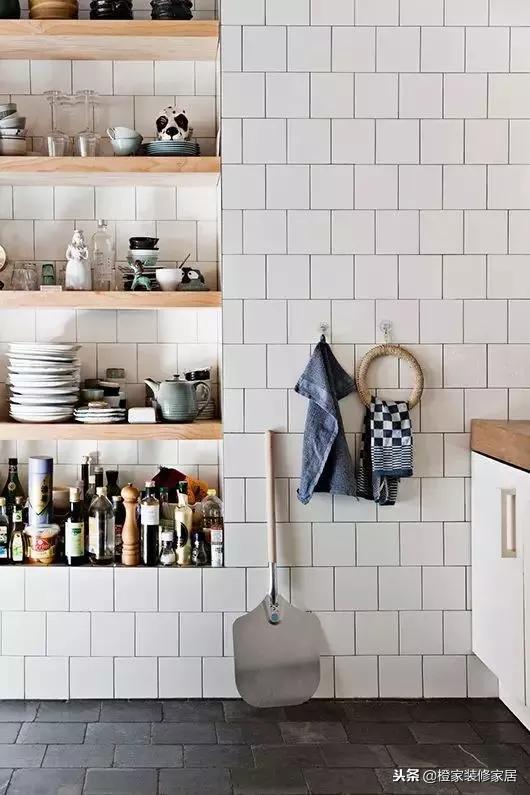 卫生间墙壁掏洞感觉打到隔壁了,卫生间墙掏个洞放垃圾桶