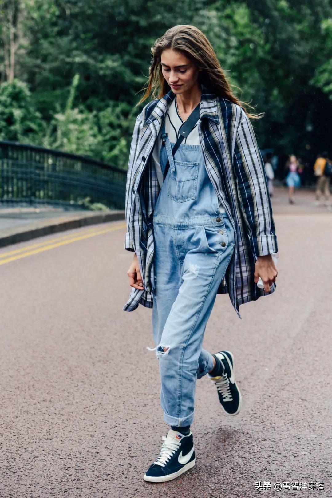 阔腿裤已经out了现在流行初恋裤,还在穿阔腿裤现在流行的是初恋裤