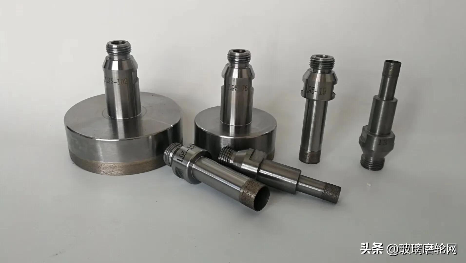 钻孔机和打桩机的区别,钻孔机和挖掘机