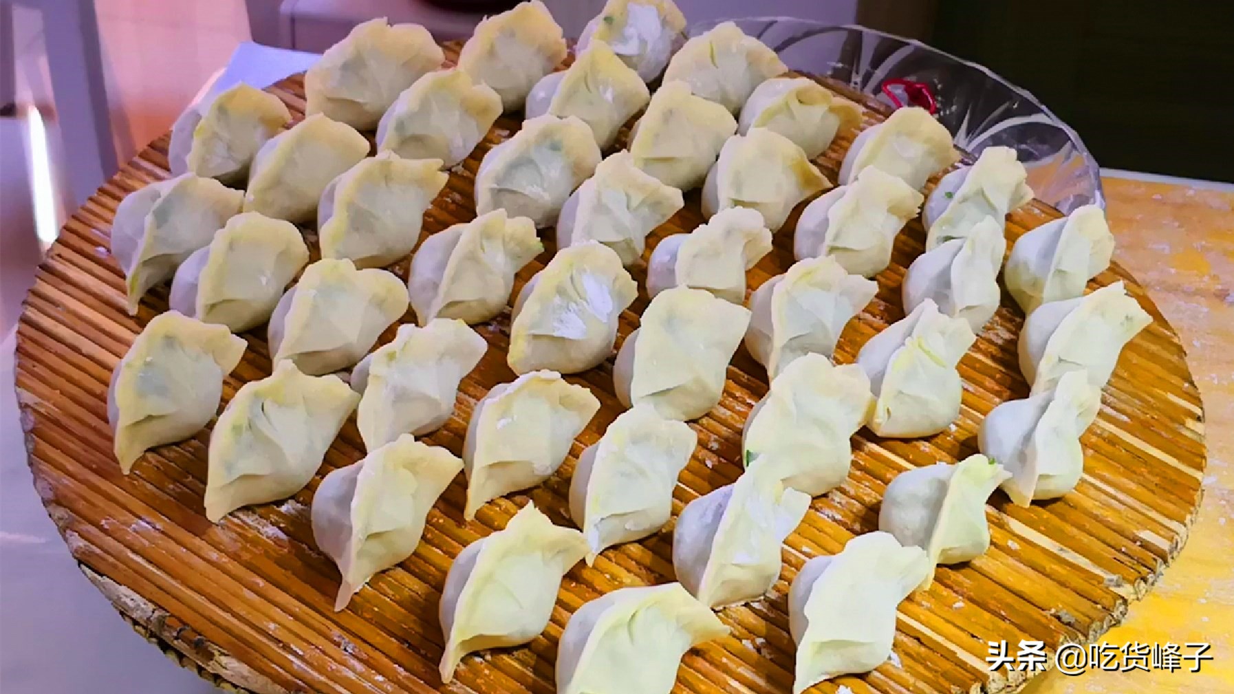 包韭菜饺子记住这三放四不放,韭菜饺子如何包才不粘手