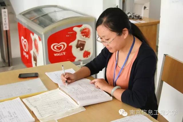 宿管阿姨一口流利的英语,48岁宿管阿姨飚英语燃爆全网