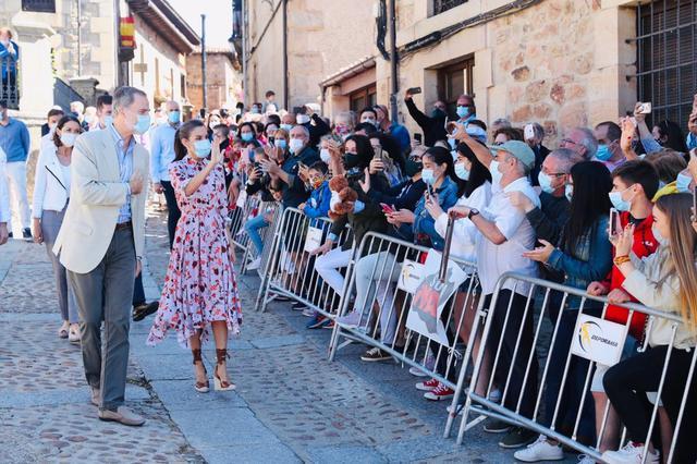 莱蒂齐亚最新着装,莱蒂齐亚穿旧衣服