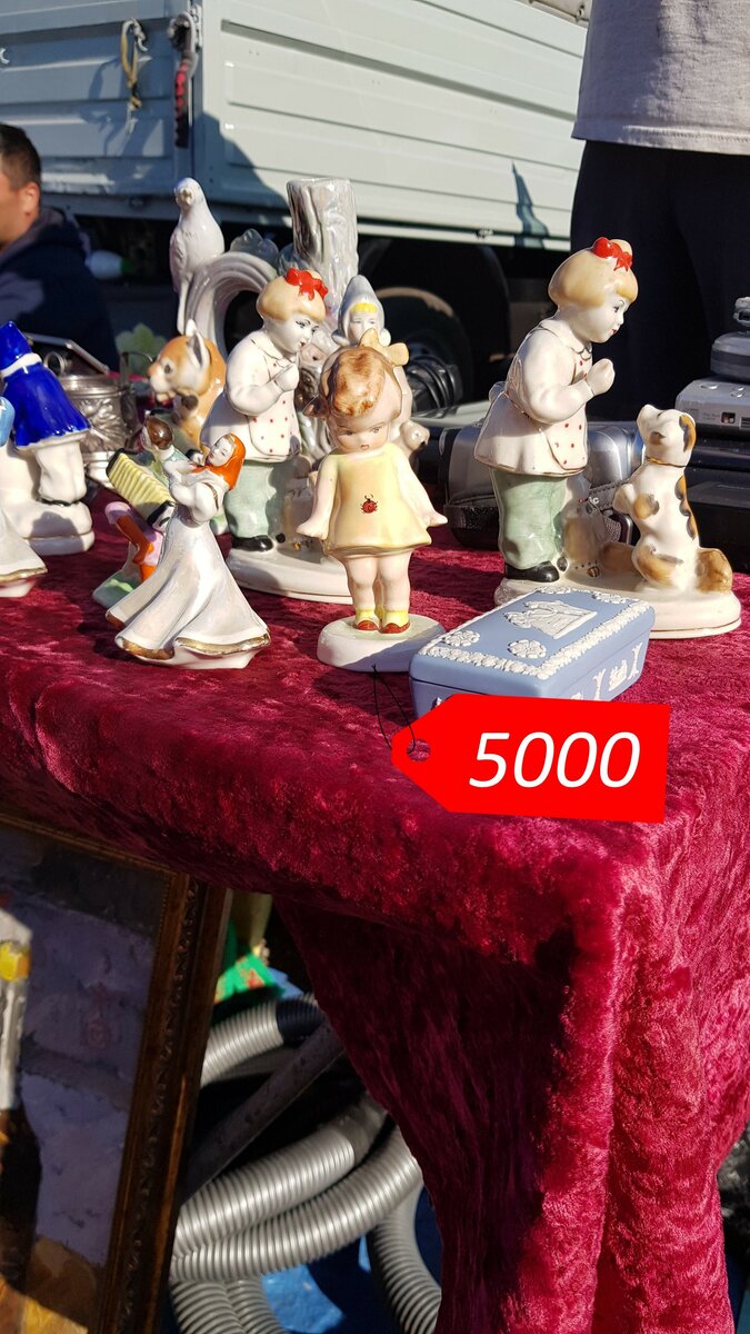 六十年代俄罗斯的跳蚤市场,一元左右的跳蚤市场