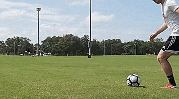 新手必学的足球两大技巧,足球过人技巧初学者