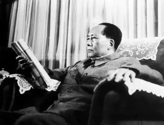 吴旭君陪伴毛主席21年，1974年，按照毛主席的指示，她离职归去