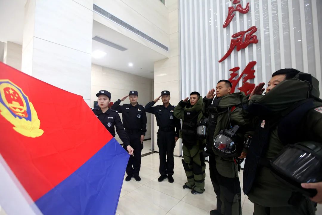 拆弹专家如何练成,真正的拆弹专家视频