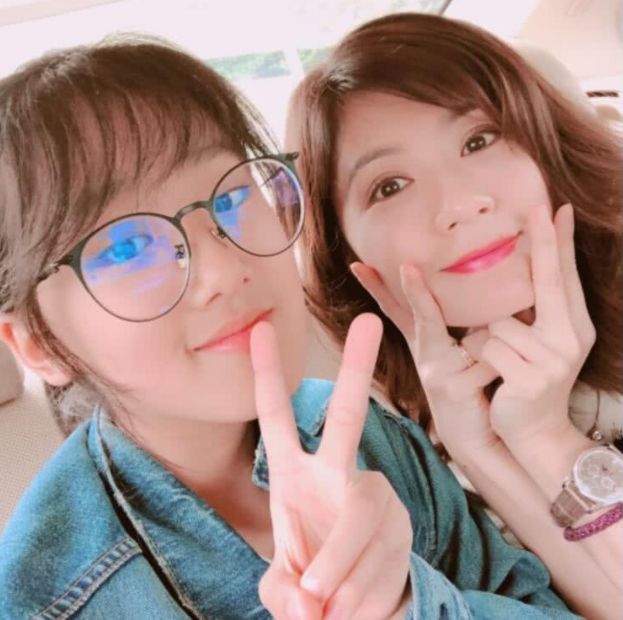 甜馨改名随李小璐姓？大名疑似李奕涵，孩子改名需贾乃亮同意