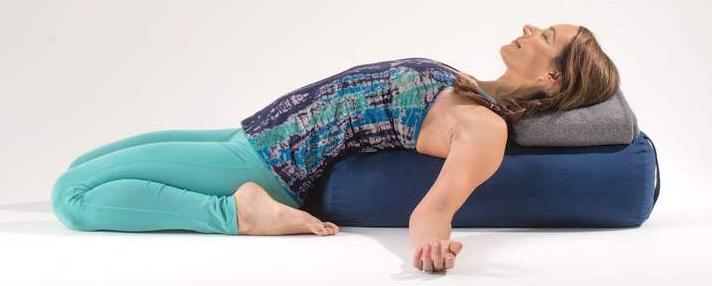 腰腹易囤肉?多是经络不畅,每天这么躺1分钟,久坐也不长肉