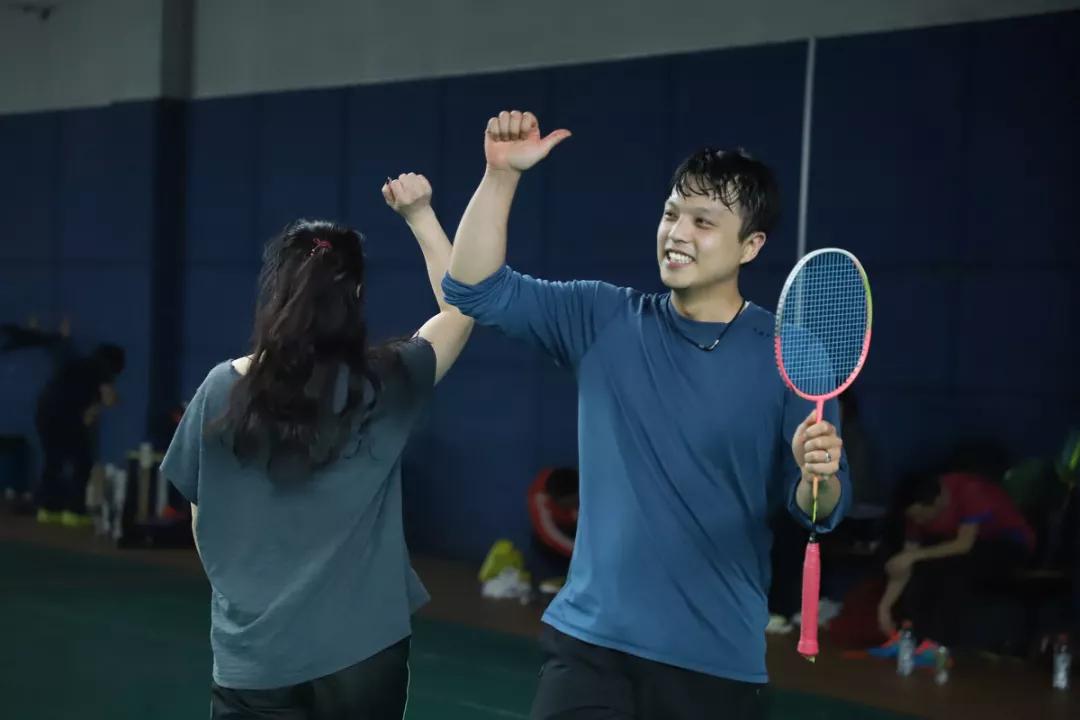 羽毛球的魅力只有懂的人知道,羽毛球给我们带来了什么