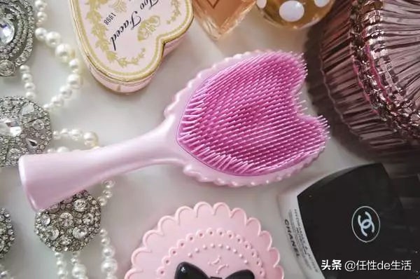 烫卷发成了金毛狮王怎么办,染烫的头发发质可以修复吗