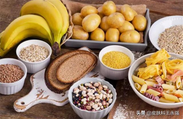 脖子上的小肉粒丝状疣怎么传染,脖子上长的小疙瘩是病毒性扁平疣