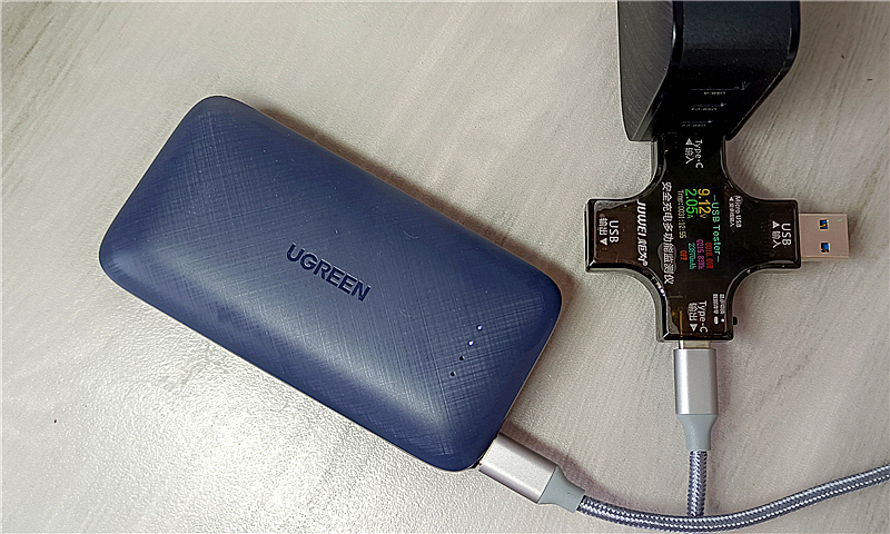 atl电芯手机电池,绿联双向快充移动电源测评