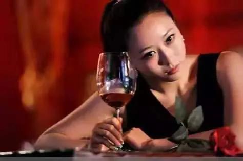 不熟的人向你表白怎么办,喝多了怎么暗示你喜欢的人