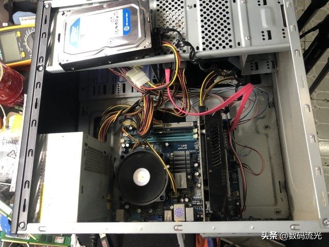 小伙花1500块买笔记本电脑,小伙花1600块钱买来二手电脑主机