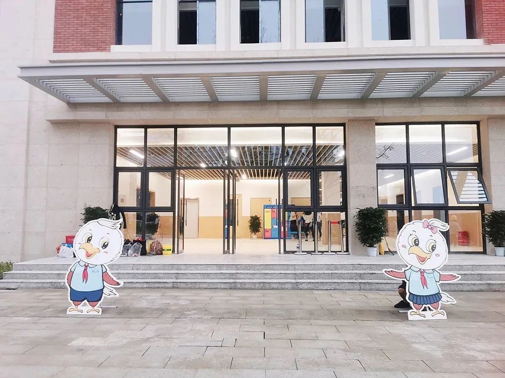 慕了!这所高品质高配置的学校藏不住了~|成华融媒