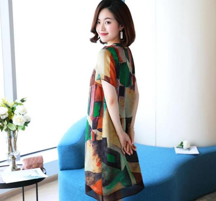 水桶腰妹子别烦恼这样穿超显瘦,水桶腰适合的短上衣